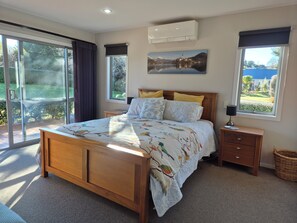 4 Schlafzimmer, Schreibtisch, Bügeleisen/Bügelbrett, Reisekinderbett