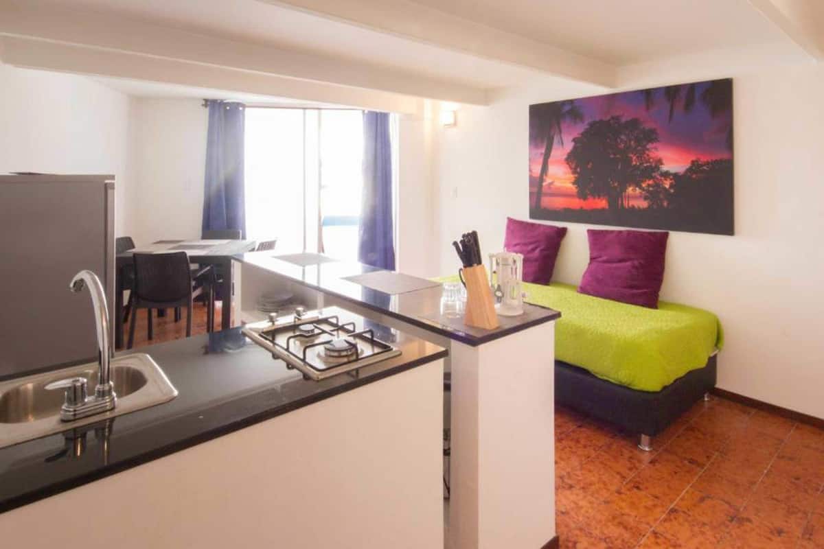 Appartamento Deluxe, 1 camera da letto, vista città | Una cassaforte in camera, con stile personalizzato, una scrivania