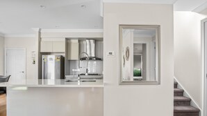 Townhouse Comfort, 4 kamar tidur | Dapur pribadi