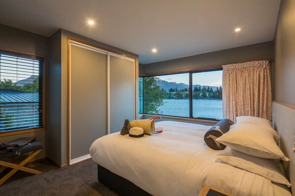 3 bedrooms, premium bedding, iron/ironing board, free WiFi