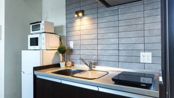 Apartment, 1 Bedroom | Private kitchen | Fridge, microwave, stovetop, cookware/dishes/utensils