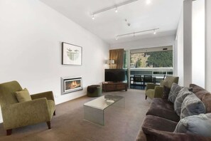 TV, fireplace, offices