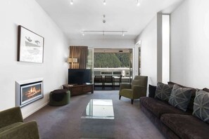 TV, peis og kontorer