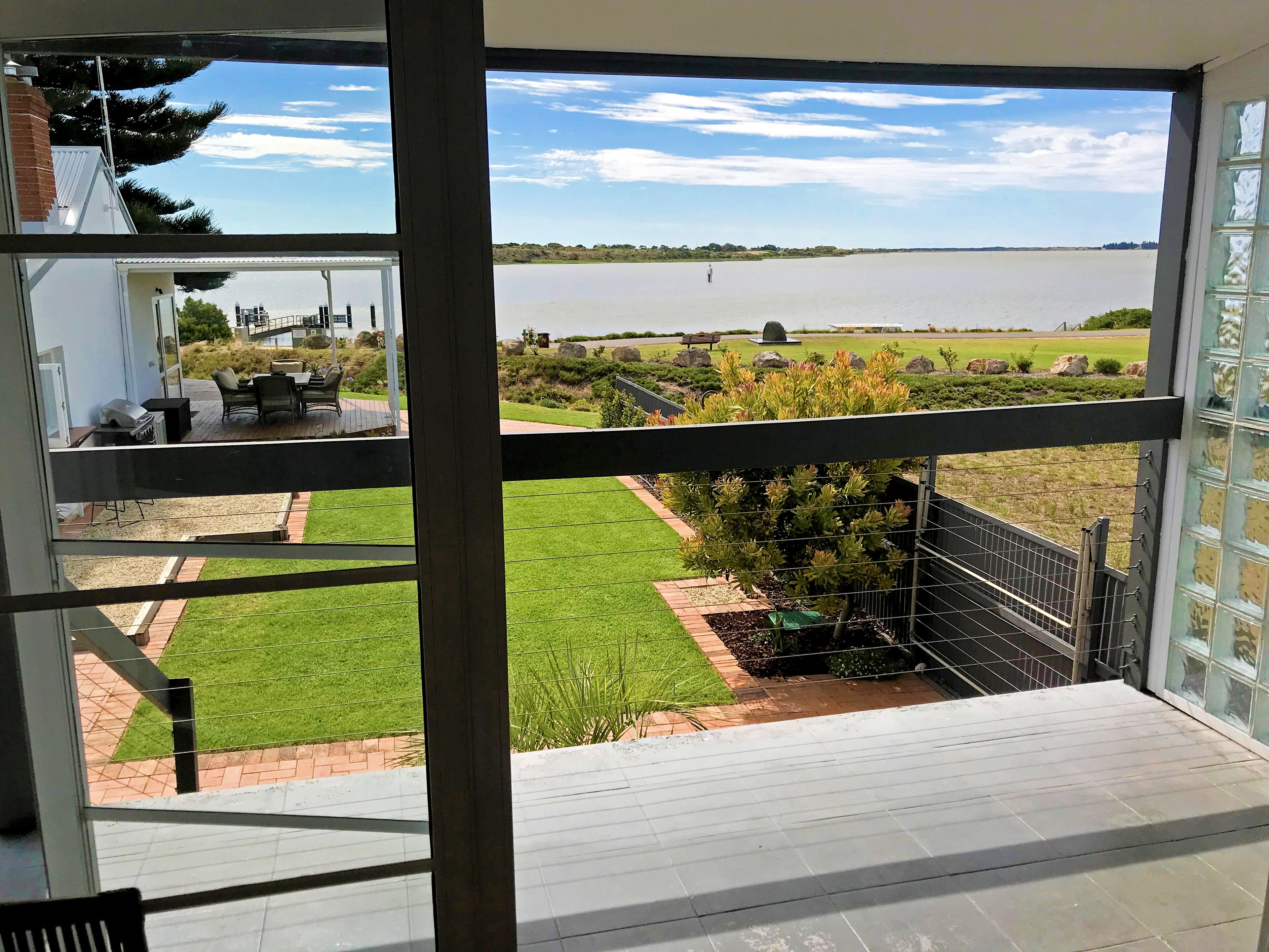 The Admiral Riverside Studio 1 - Waterfront Accommodation in the Goolwa Township — image 4
