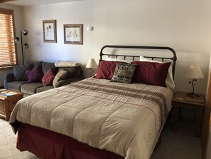 Fer et planche à repasser, Wi-Fi gratuit, draps fournis