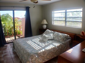 2 chambres, coffre-fort, fer et planche à repasser, lit de bébé portatif