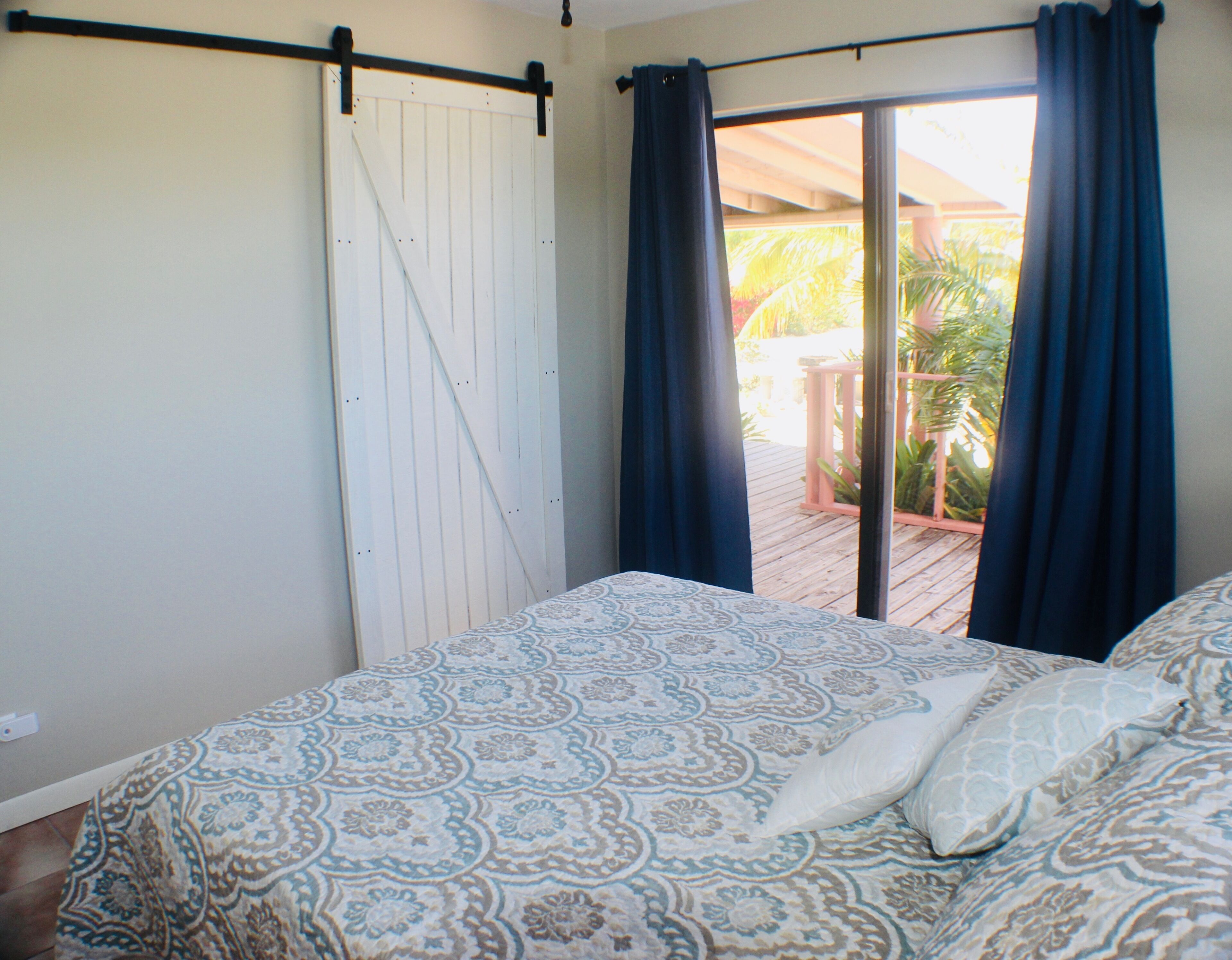 2 dormitorios, caja fuerte, tabla de planchar con plancha