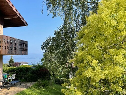 Cozy apartment with terrace, Wi-Fi, and parking in Évian-les-Bains