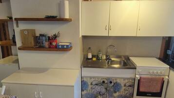 Fridge, stovetop, cookware/dishes/utensils, dining tables