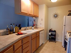 公寓式客房, 山景 | 私人厨房 | 大冰箱、微波炉、烤箱、炉灶