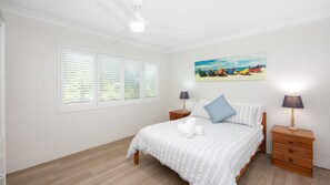 5 bedrooms, WiFi, bed sheets