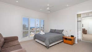 4 bedrooms, iron/ironing board, bed sheets