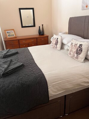 4 chambres, fer et planche à repasser, lit parapluie, Wi-Fi gratuit