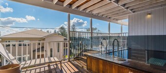 SeaCrest"Beautiful spacious pet friendly unit next to the ocean"