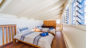 4 bedrooms, iron/ironing board, WiFi, bed sheets