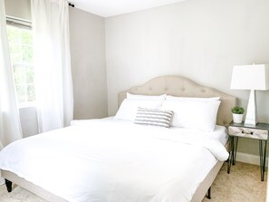 4 bedrooms, iron/ironing board, free WiFi, bed sheets