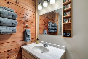Combined shower/bathtub, hair dryer, towels, soap