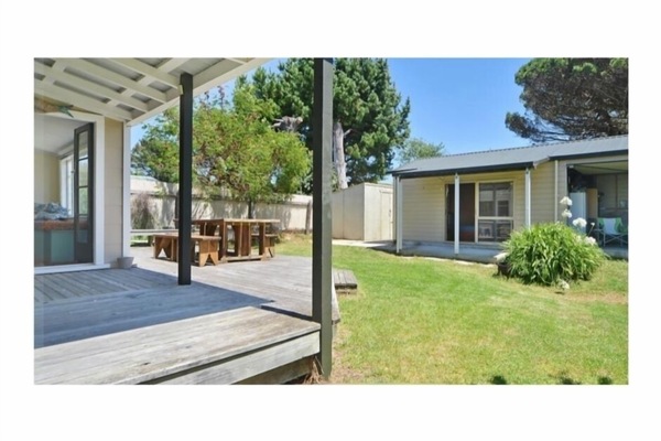 Very private backyard and sleepout