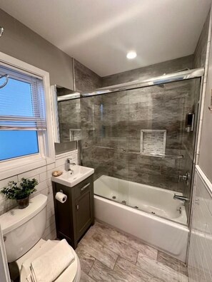 Bathroom - Wavecrest Resort  (Montauk)