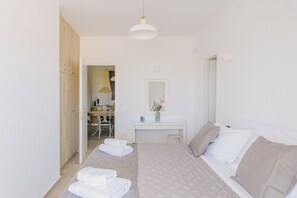 2 soverom, safe på rommet, skrivebord og lydisolert