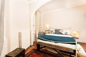 4 slaapkamers, een kluis op de kamer, een bureau