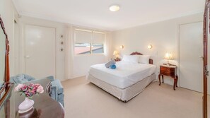3 chambres, fer et planche à repasser, Wi-Fi, draps fournis