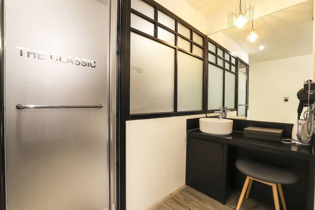 premier double room | individually decorated, individually furnished, blackout curtains