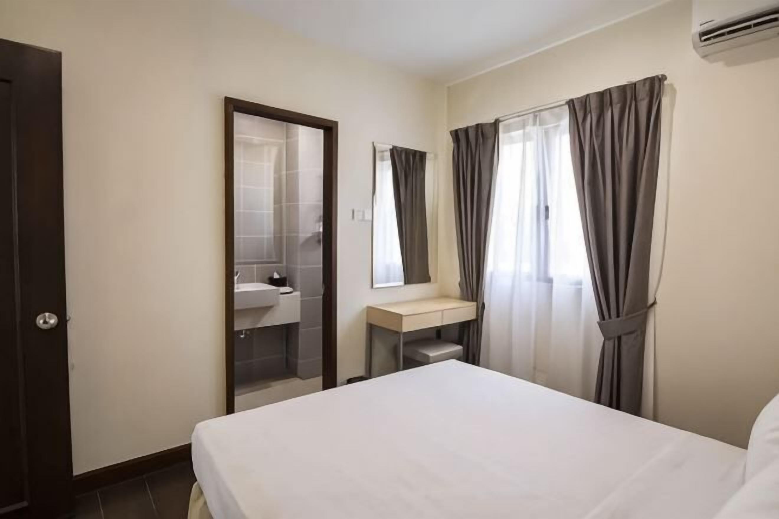 Minibar, desk, iron/ironing board, free WiFi