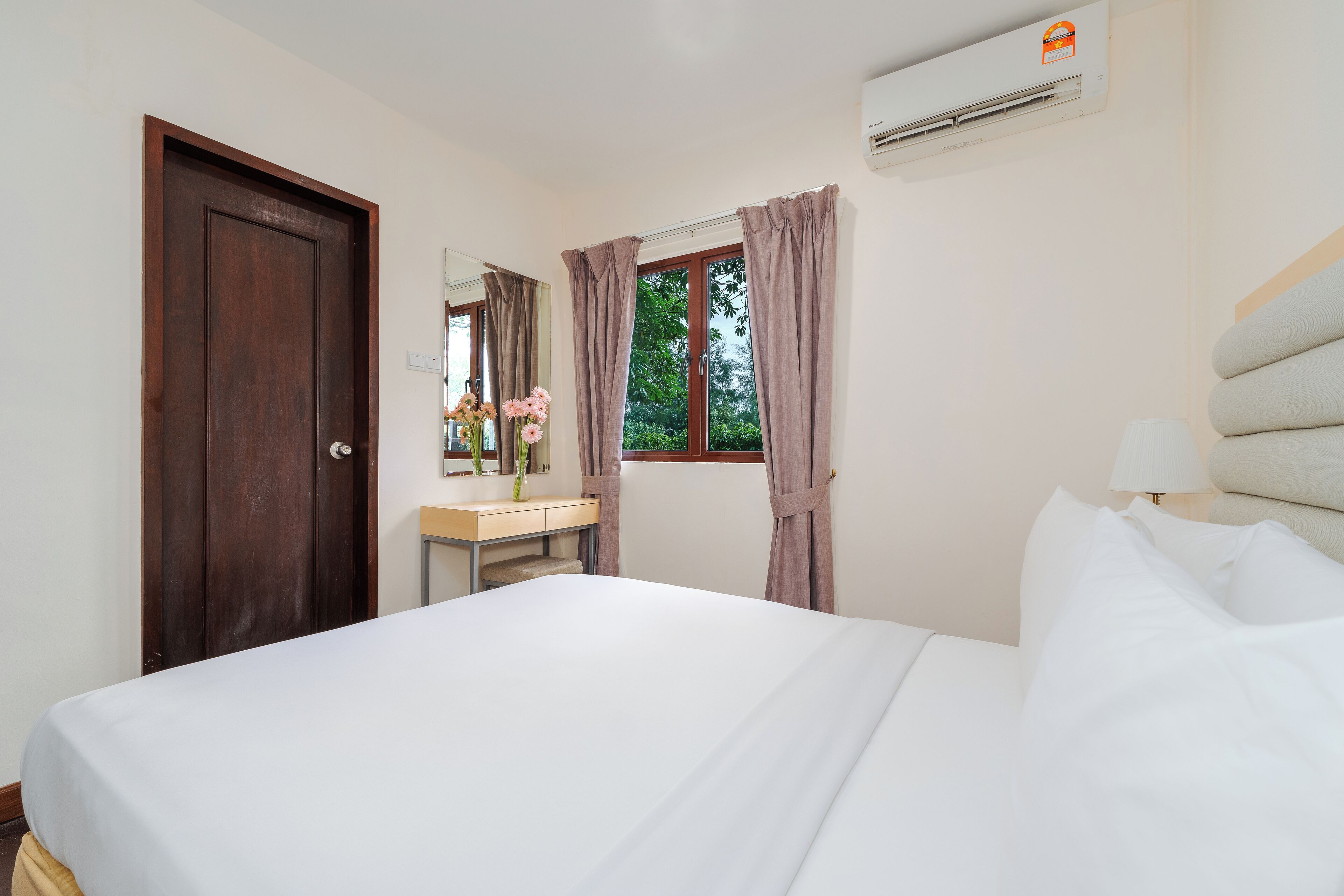 Minibar, desk, iron/ironing board, free WiFi