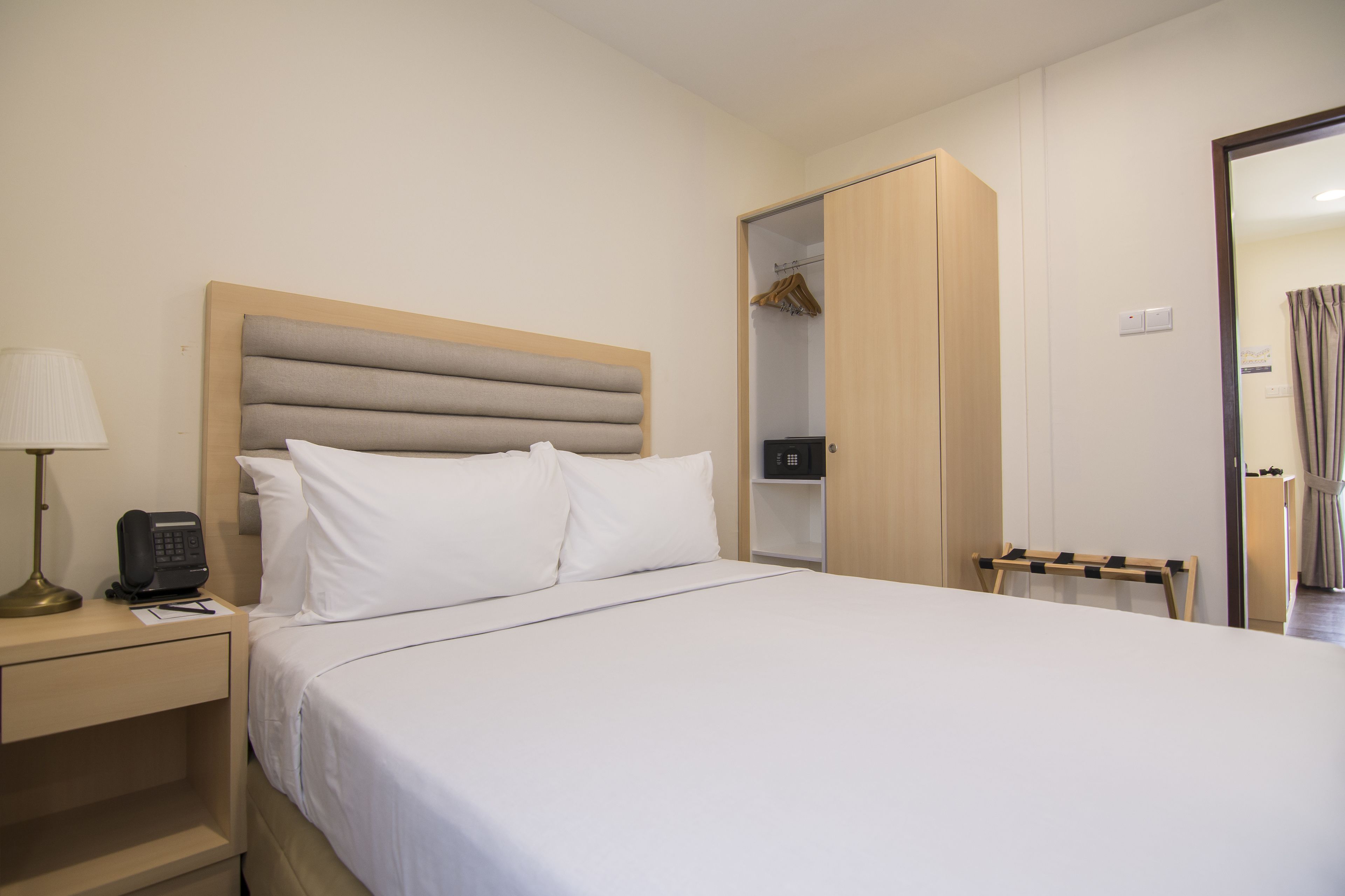 chalet, 1 queen bed | minibar, desk, iron/ironing board, free wifi