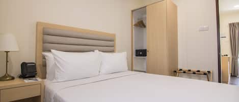 Chalet, 1 Queen Bed with Sofa bed, Balcony, Garden View