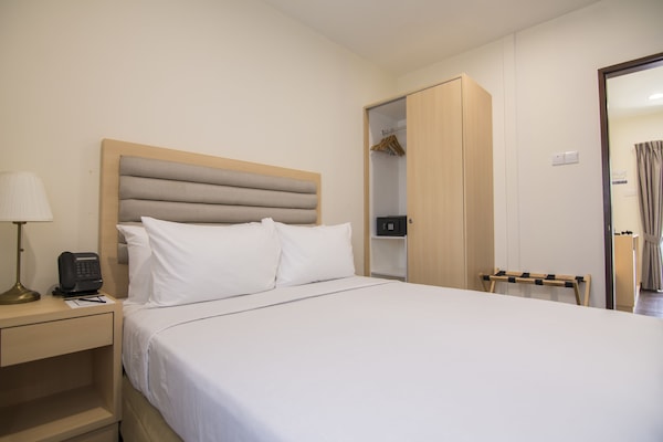 Chalet, 1 Queen Bed with Sofa bed, Balcony, Garden View | Minibar, desk, iron/ironing board, free WiFi