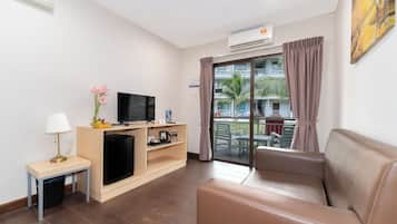 Chalet, 1 Queen Bed with Sofa bed, Balcony, Garden View | Minibar, desk, iron/ironing board, free WiFi