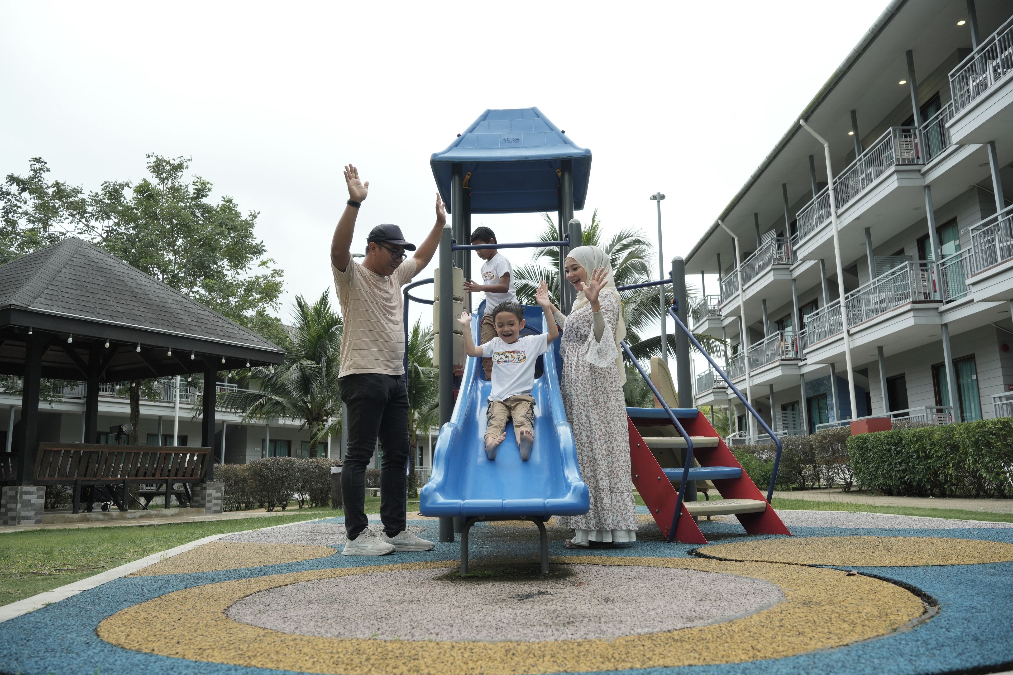 Kawasan main kanak-kanak – terbuka