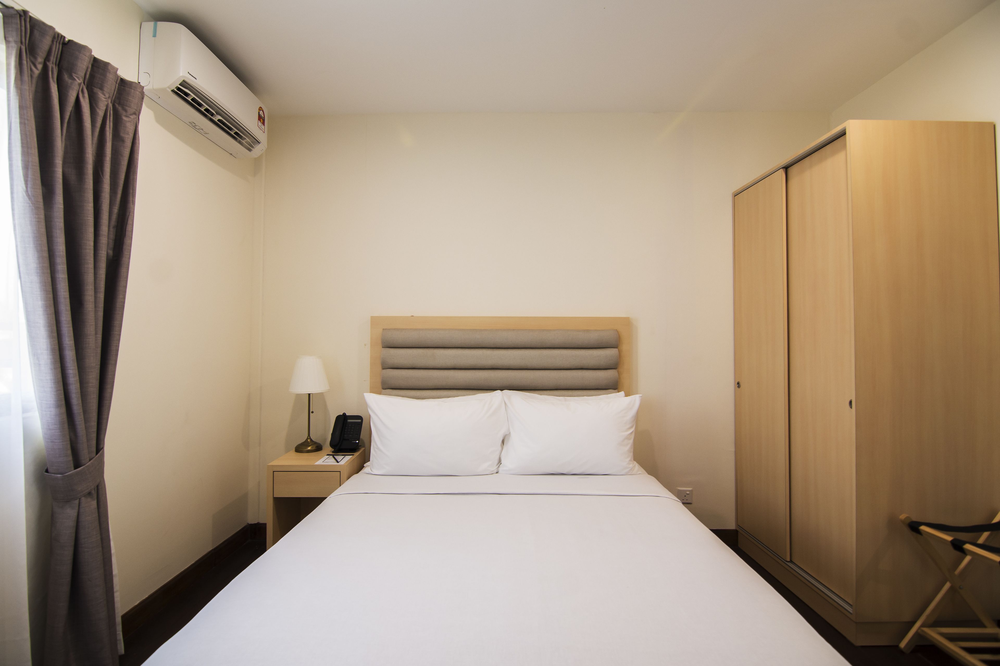 chalet, 1 queen bed | minibar, desk, iron/ironing board, free wifi