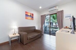 Minibar, desk, iron/ironing board, free WiFi - Royale Chulan Cherating Chalet (Cherating)