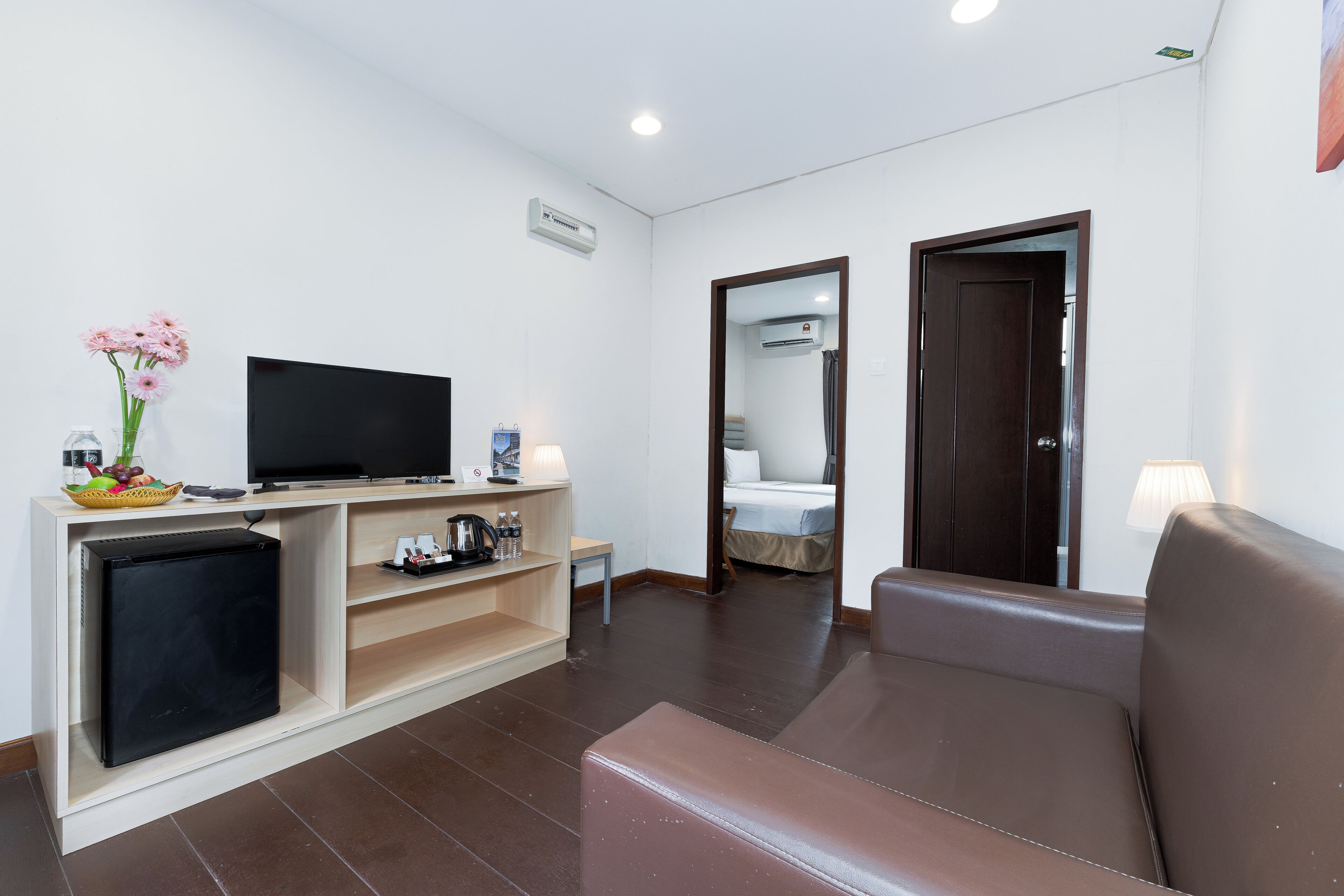 Minibar, desk, iron/ironing board, free WiFi