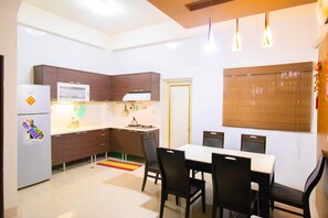 Shared fridge, electric kettle, cookware/dishes/utensils - Wenxin Homestay (Hualien City)