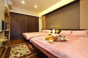 Kamar Quadruple | Meja kerja, tirai kedap cahaya, kedap suara, dan Wi-Fi gratis
