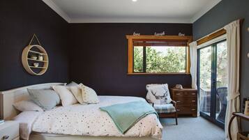 3 bedrooms, desk, laptop workspace, iron/ironing board