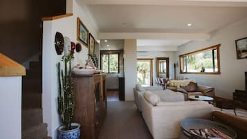 House, 3 Bedrooms, 2 Bathrooms, Ocean View | Living area | Flat-screen TV