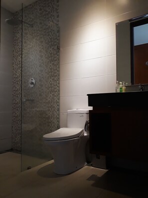 Luxury-Villa | Badezimmer | Hausschuhe, Handtücher