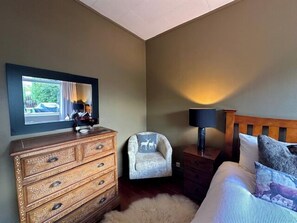 3 bedrooms, iron/ironing board, WiFi, bed sheets - Stag & 3 Pigs - Ohakune Holiday Home (Ohakune)