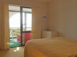 4 bedrooms, iron/ironing board