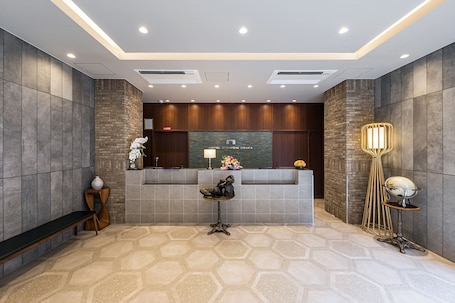 Reception. Hotel Shinpoin Osaka