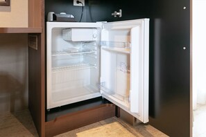 Mini-refrigerator