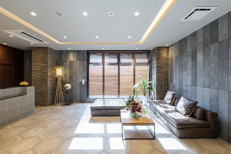 Lobby. Hotel Shinpoin Osaka