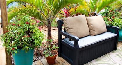 Flamingo Flat Your Tropical Retreat Just 5 Miles from the Beach