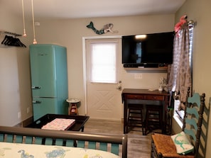 Een strijkplank/strijkijzer, gratis wifi, beddengoed