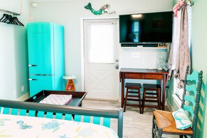 Tabla de planchar con plancha, wifi gratis y ropa de cama 